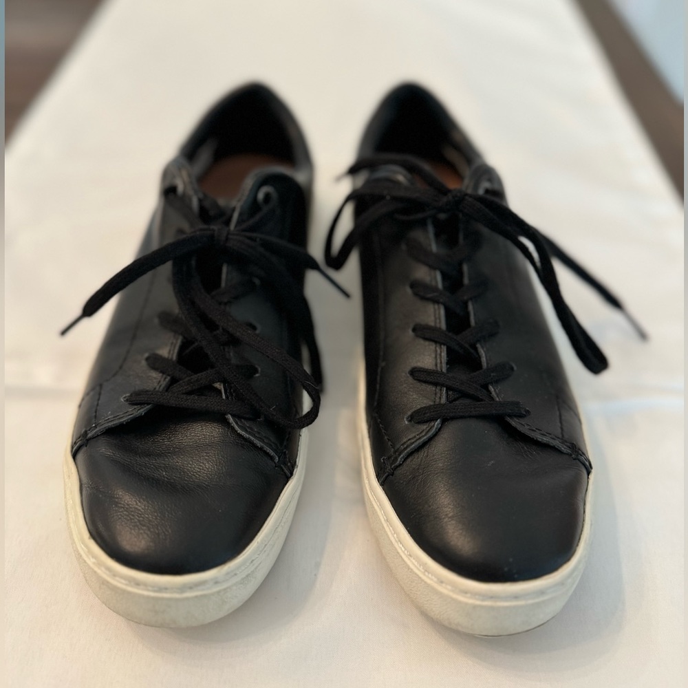 Toms women’s black sneaker